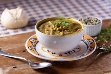 Green pea broth