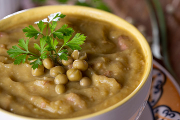Green pea broth