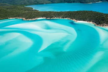 Foto auf Acrylglas Whitehaven Beach, Whitsundays-Insel, Australien Hill Inlet aus der Luft über Whitsunday Island – wirbelnder weißer Sand und blaugrünes Wasser