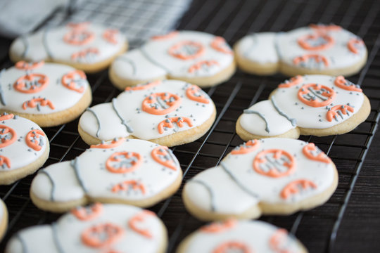 BB-8 Royal Frosted Sugar Cookies