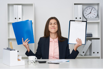 Obraz na płótnie Canvas business woman with laptop