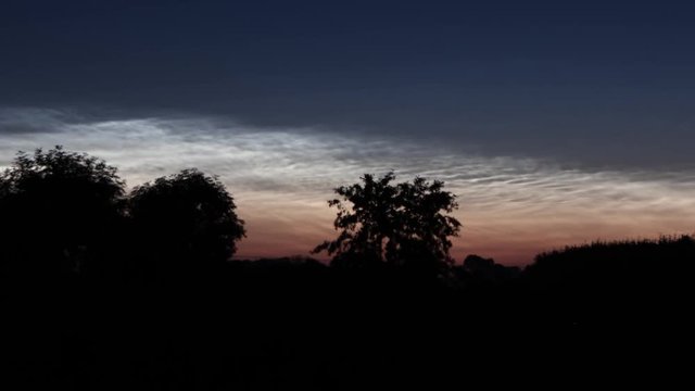 Time-lapse of Noctilucent Clouds from Maghera, N. Ireland. Fast moving gold NLCs.