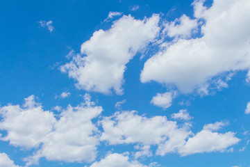 Obraz na płótnie Canvas Beautiful blue sky background with white clouds