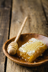 Fototapeta na wymiar Honey comb on the table