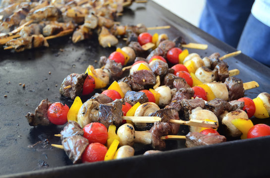 Plancha : cuisson de brochettes