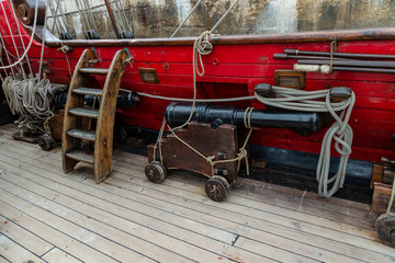 cañón de barco antiguo 