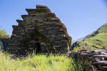 Obraz premium Mutso. Ruins of Mutso village in Khevsureti region, Georgia, Caucasus
