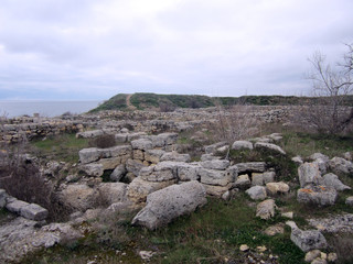 Fototapeta na wymiar ancient ruins and sea