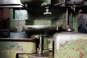 Obraz na płótnie Canvas Mechanical industry old machinery lathe