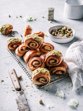 Cinnamon buns rolls with pistachio