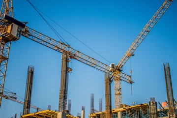  engineering cranes build urban skyscraper