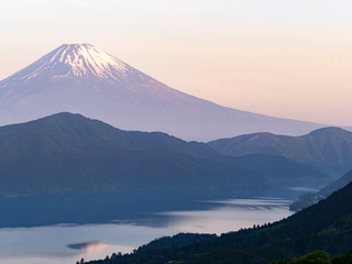 Fototapeta premium 富士山と湖