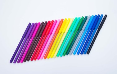 Obraz premium Colorful markers on white background. Colorful marker on isolated background. Bright marker and empty space for your design or installation