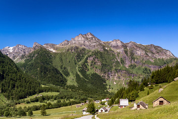 Fototapeta na wymiar mountains in the Alps