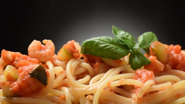 Spaghetti ai gamberetti e zucchine ft9107_0863