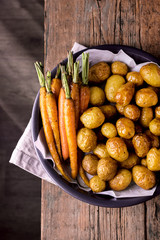 Baked Vegetables Grilled Carrots and Potatoes Vegetables Cooked on the Grill Wooden Background Healthy Diet Food Vertical Top View