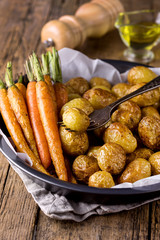 Baked Vegetables Grilled Carrots and Potatoes Vegetables Cooked on the Grill Wooden Background Healthy Diet Food