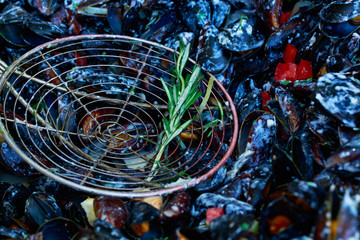 Fresh mussels at grill pan