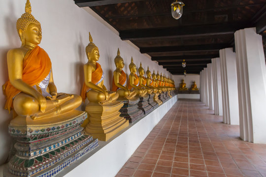 The Golden Buddha is lined up at Wat Phutthaisawan, Phra Nakhon Si Ayutthaya, the worship of Buddhism in Thailand