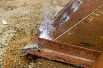 Fastening parts of metal under high temperature using a short circuit. Welding work on the metal.
