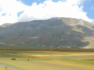Obraz premium Summer view from the park of Sibillini mountains between Umbria and Marche in Italy.