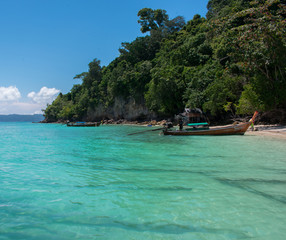 El paraiso en Tailandia, aguas verdes, arenas blancas