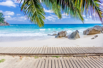 plage tropicale des Seychelles 