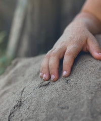Hände im Sand