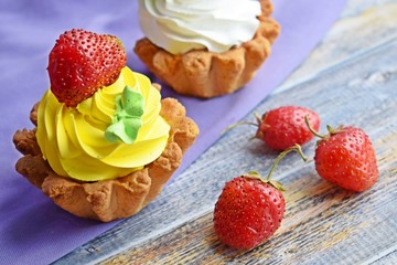 Delicious cakes baskets of short pastry with jam and cream.