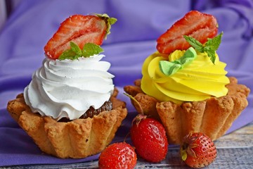 Delicious cakes baskets of short pastry with jam and cream.
