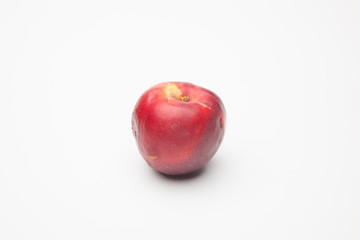 Nactarina roja y madura, cultivada de forma ecológica, sin productos químicos ni pesticidas