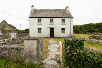 Fototapeta na wymiar houses on the Aran island of Inishmoor