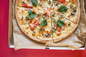 pizza with ham and cheese