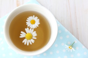 cup of tea with chamomile flowers