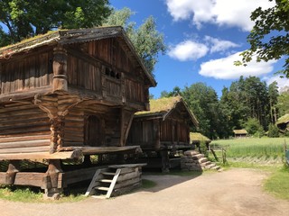 Fototapeta na wymiar old house in Oslo village