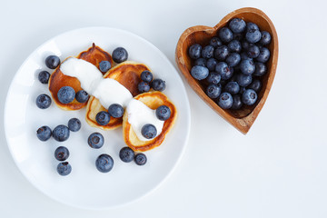 pancakes with blueberries and yogurt