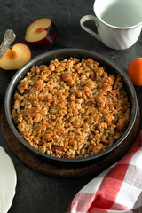 Summer refreshing and rustic crumble with fruits and oats