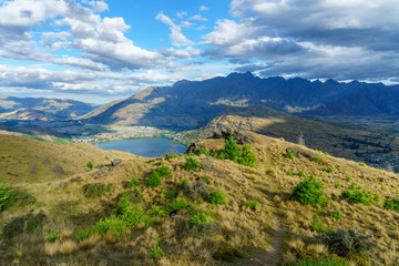 hiking the queenstown hill walkway, lake waktipu, new zealand 29