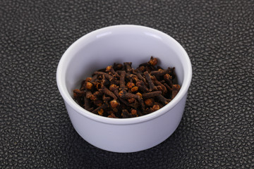 Dry clove seeds