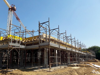 Gru nel cantiere edile - lavori in corso