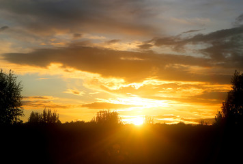 Fototapeta na wymiar Beautiful sunset photographed close up against the sky