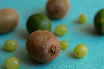 KIWI, LEMON AND GRAPES