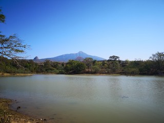 Jezioro wioska 2 © Grzegorz