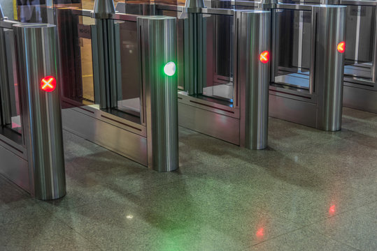 Electronic gateway for inspection and access of modern subway stations and railway stations