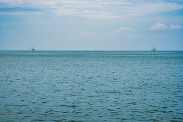 Obraz premium A pair of ships are working across the sea