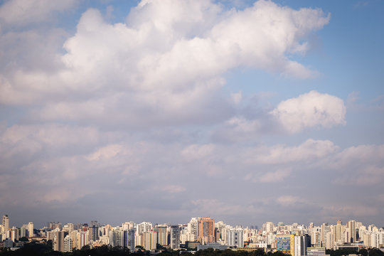 city ​​of s&atilde;o paulo seen from afar. Panoramic image of several buildings with sky in the background.