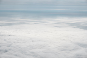 雲の上から見える空の景色