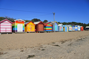 Die bunten Strandhütten am Strand von Melbourne
