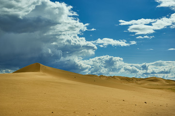 Fototapeta na wymiar Mongolia. Sands Mongol Els dunes