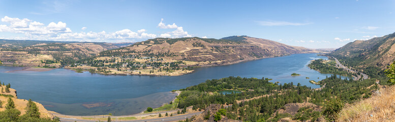 Fototapeta na wymiar View from Rowena Crest Viewpoint in Oregon